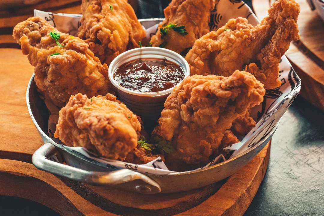 Медведь пробрался в дом, чтобы полакомиться жареной курицей