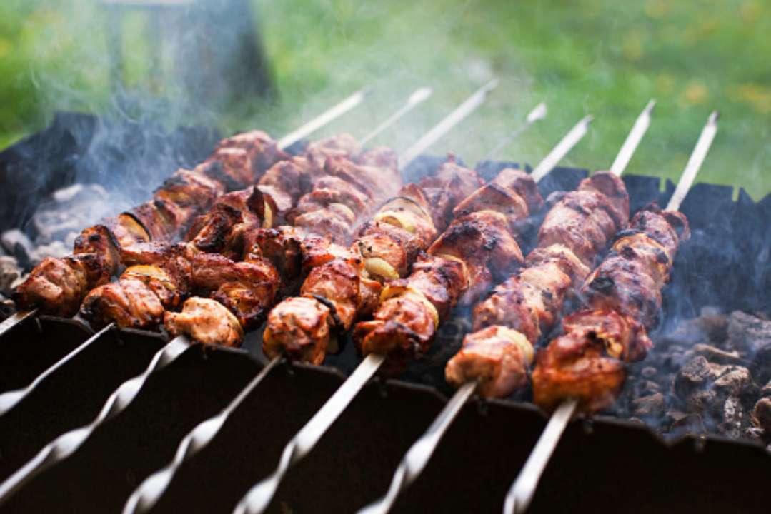 Как приготовить вкусный шашлык/Фото: Getty images Как приготовить вкусный шашлык/Фото: Getty images