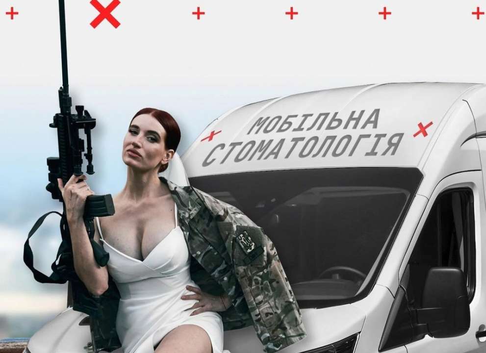 Снайперка Емеральд похизувалася фігурою після пологів: вага менша, ніж до війни