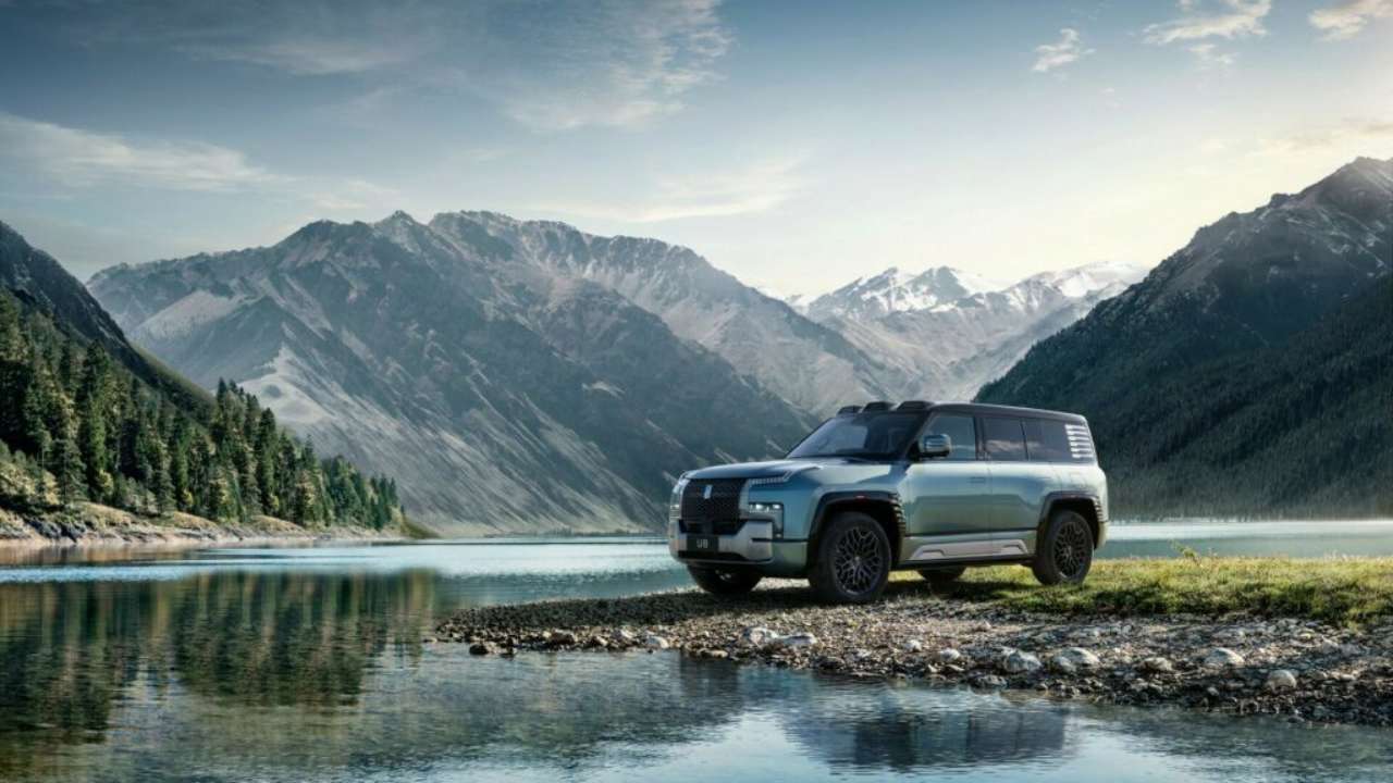 BYD представила розкішний електрокросовер з понад 1000 кінських сил/Фото: BYD Yangwang U8 Premium Edition