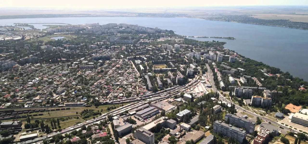росіяни вдарили балістикою по Миколаєву/Фото: liga.net Ракетний удар по Миколаєву: шестеро людей постраждали