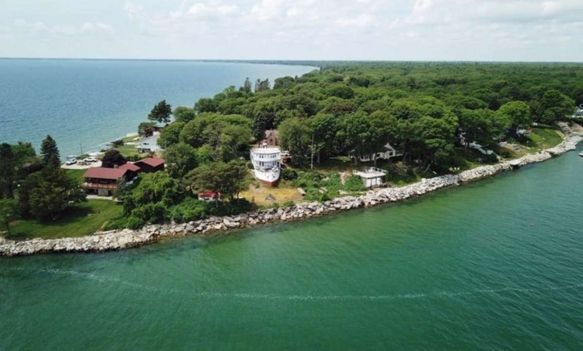 У США виставили на продаж унікальний будинок-корабель/Фото: EXP Realty EXP Realty