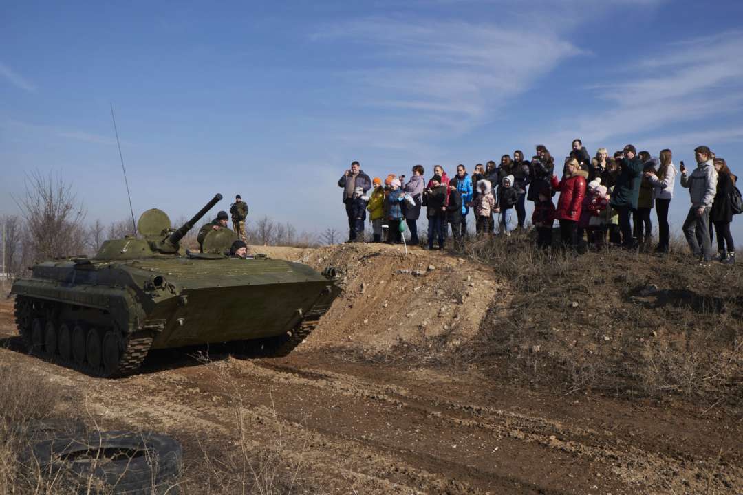 Спостерігачі ОБСЄ на Донбасі виявили десятки одиниць техніки бойовиків за лінією розведення