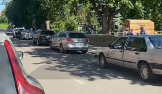 Росіяни масово втікають до Естонії перед забороною на в'їзд/Фото: скріншот із відео кпп