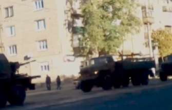 Окупанти переганяли свою техніку через Маріуполь. Відео/Фото: скрін Окупанти переганяли свою техніку через Маріуполь. Відео