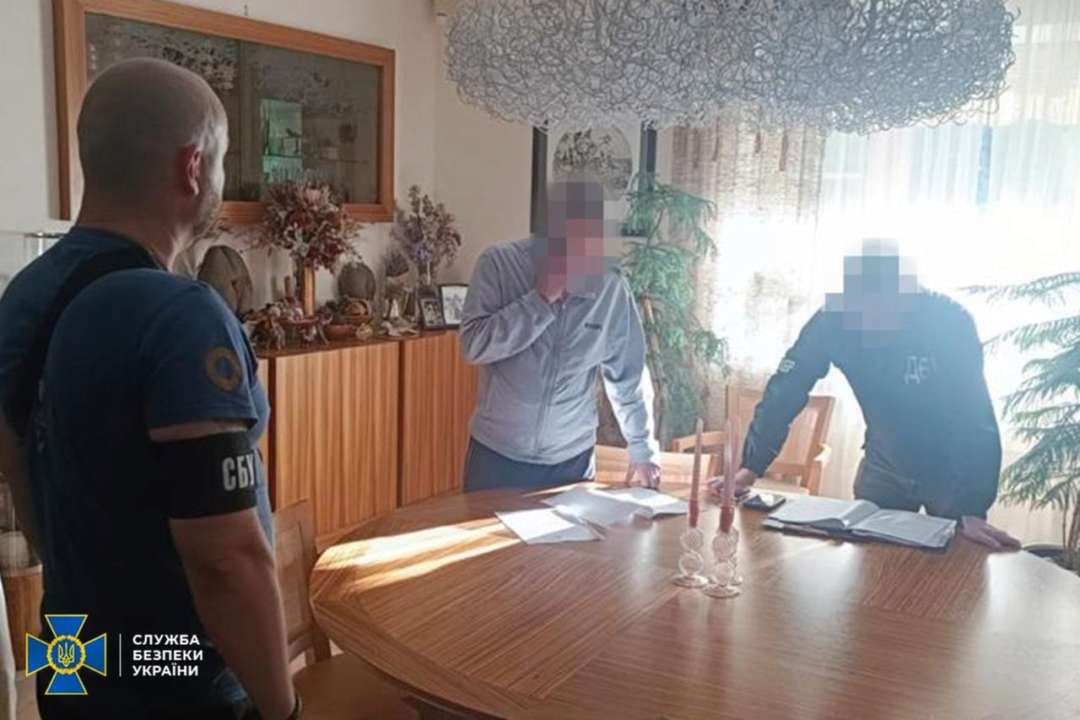 Силовики прийшли з обшуком у будинок до колишнього депутата / Фото: t.me/SBUkr