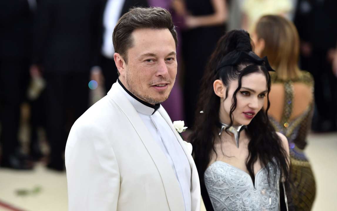 Граймс и Илон Маск/Фото: gettyimages “Я сбежала”: Греймс рассказала правду о разрыве отношений с Илоном Маском
