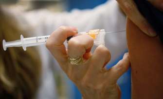Фото: GettyImages У Європі дозволили прищеплювати підлітків препаратом Pfizer