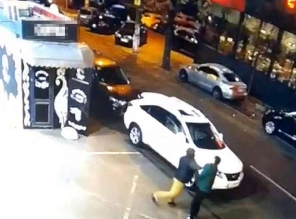 У Києві охоронець побив водія на автостоянці/Фото: Нацполіція У Києві охоронець побив водія на автостоянці