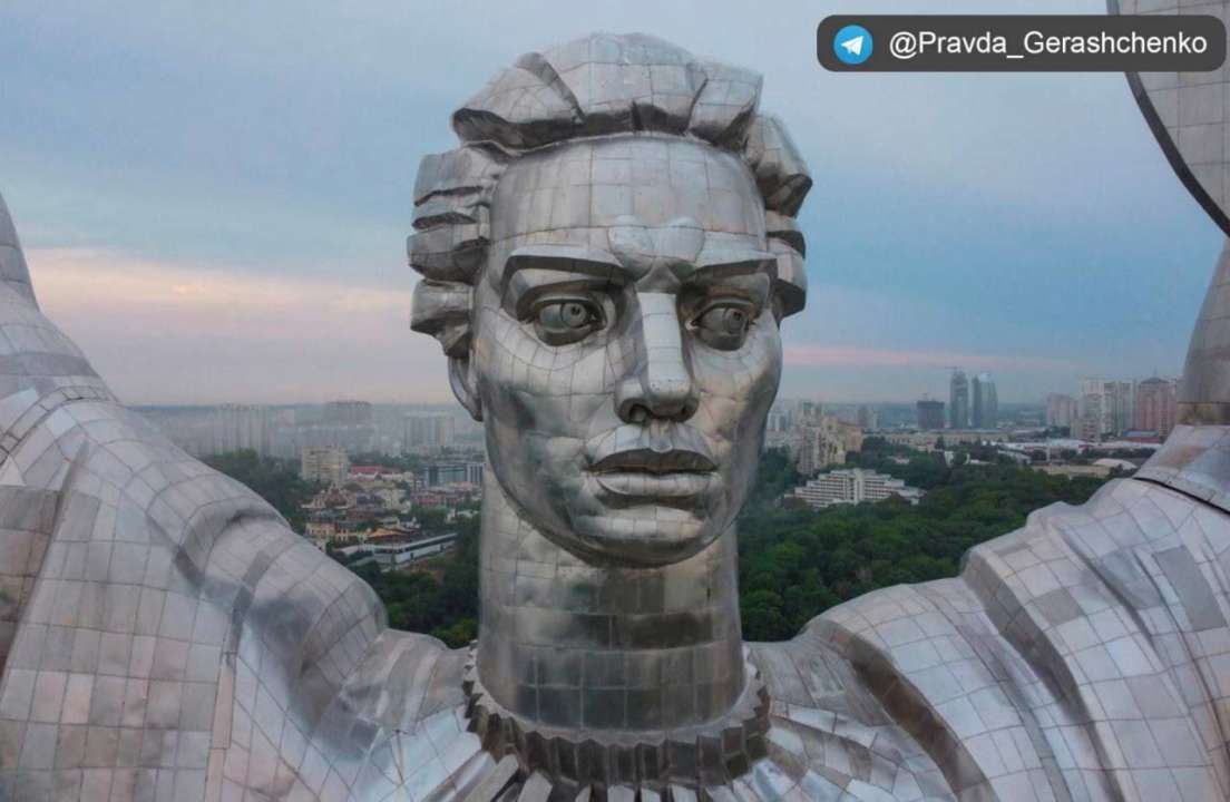 Батьківщина-Мати в Україні та росії