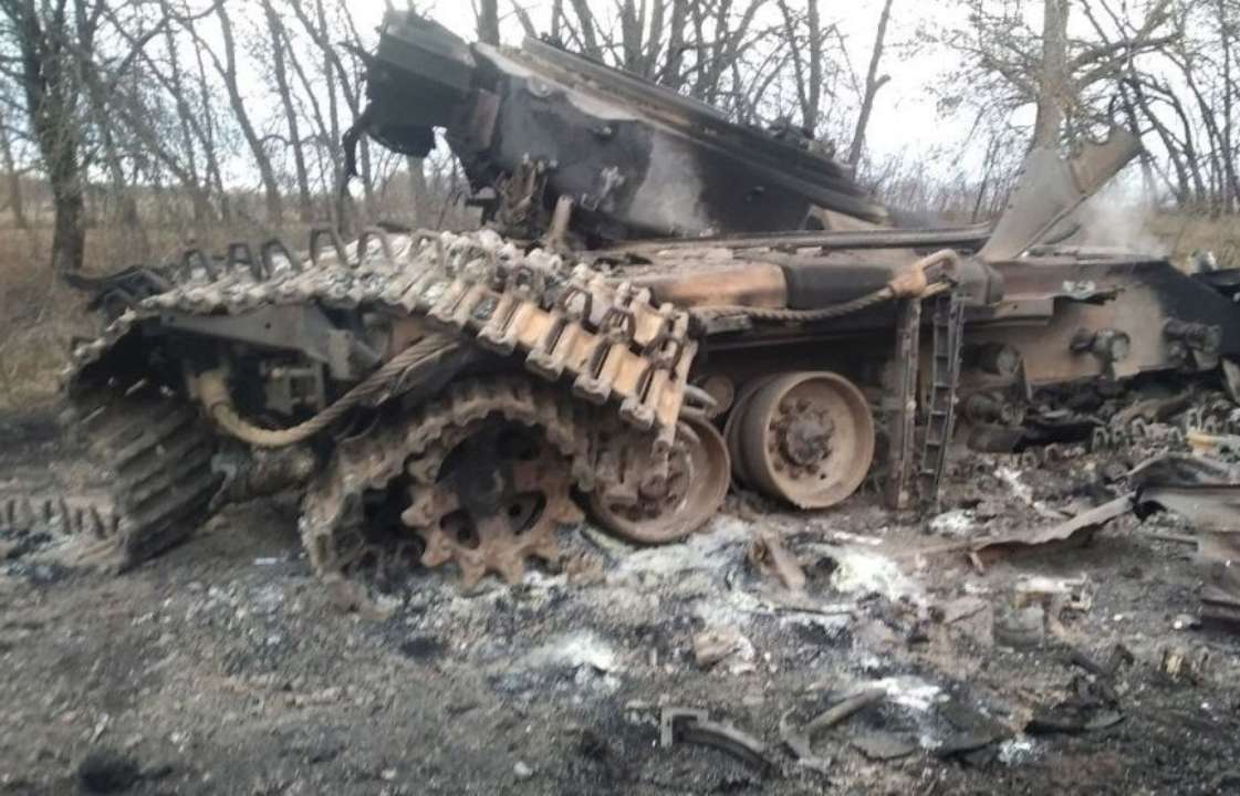У росії не хочуть відновлювати розгромлену техніку окупантів. Фото: ТСН Розбита техніка окупантів