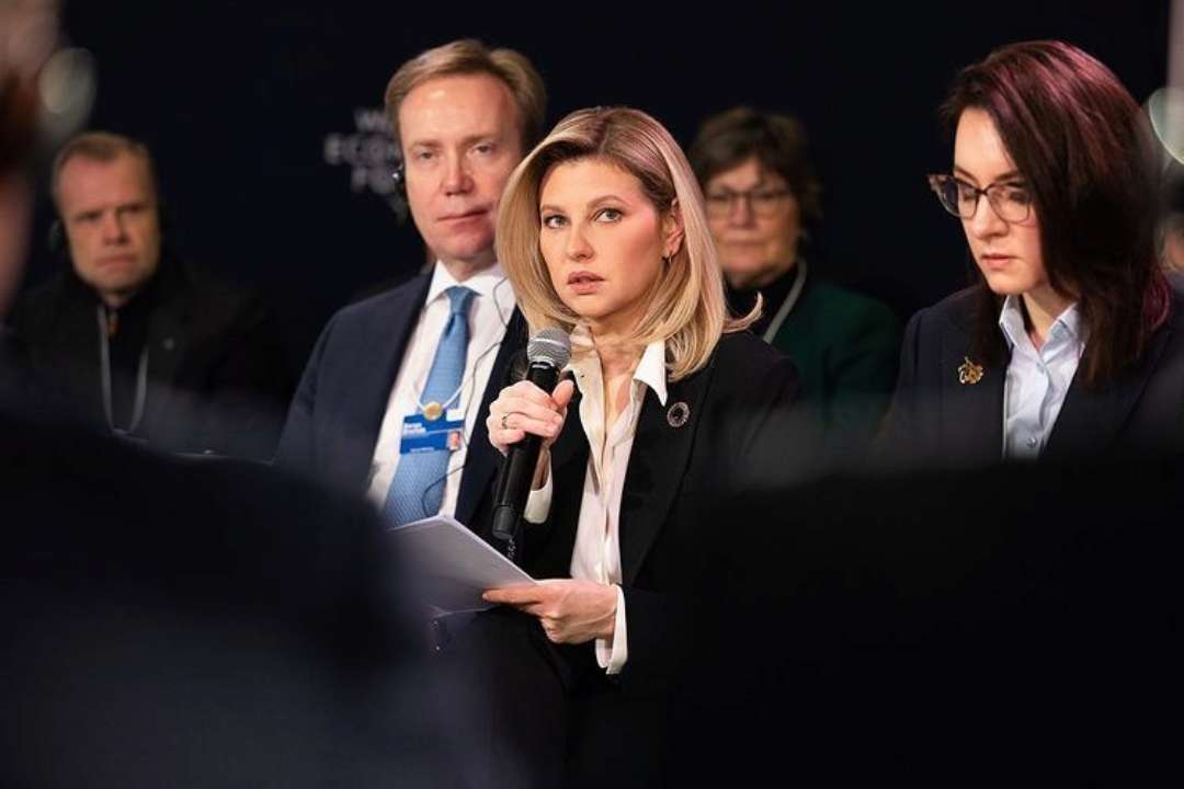 "Думаю, вы понимаете мои эмоции": известие об авиакатастрофе довело Зеленскую до слез в Давосе