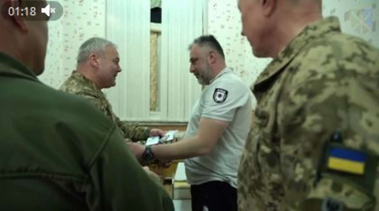 Медики розповіли командувачу про характер травм, яких зазнали військовослужбовці Медики розповіли командувачу про характер травм, яких зазнали військовослужбовці