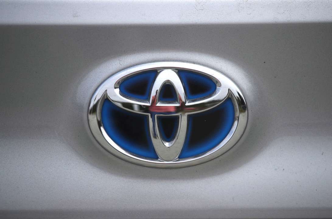 Toyota планирует через несколько лет выпустить электромобиль с запасом хода в 1000 километров/Фото: Justin Sullivan/Getty Images Логотип Toyota