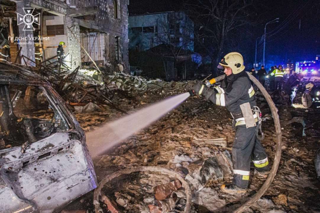 росіяни вгатили по готелю у Харкові: кількість постраждалих зросла до 13 осіб