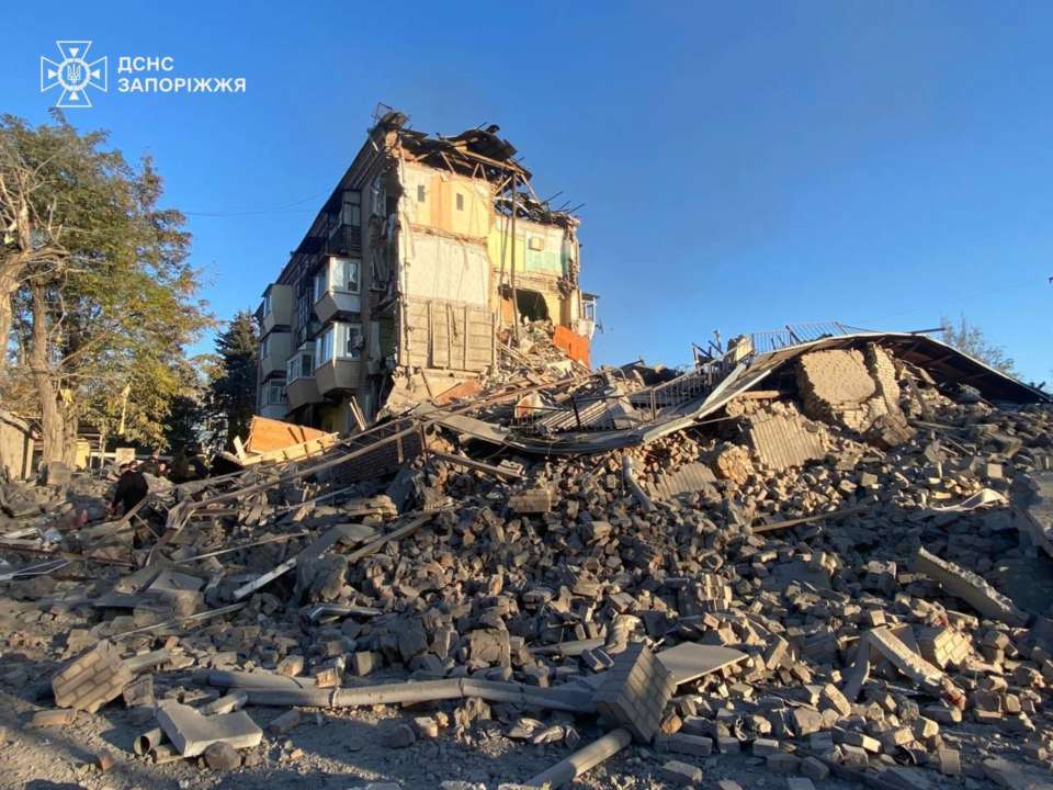 Сьогодні у Запоріжжі День жалоби за загиблими від вчорашнього обстрілу рф/Фото: ДСНС Сьогодні у Запоріжжі День жалоби за загиблими від вчорашнього обстрілу рф/Фото: ДСНС