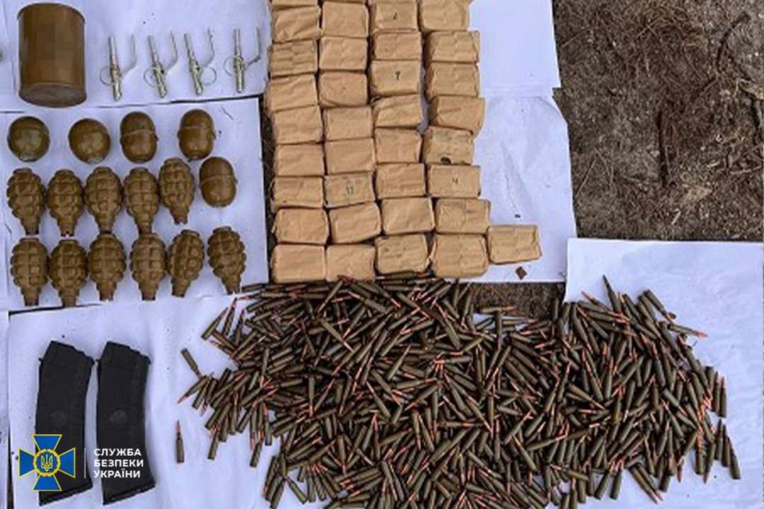 15 затриманих: СБУ і Нацполіція викрили схему нелегального продажу зброї у 4-х регіонах 15 затриманих: СБУ і Нацполіція викрили схему нелегального продажу зброї у 4-х регіонах