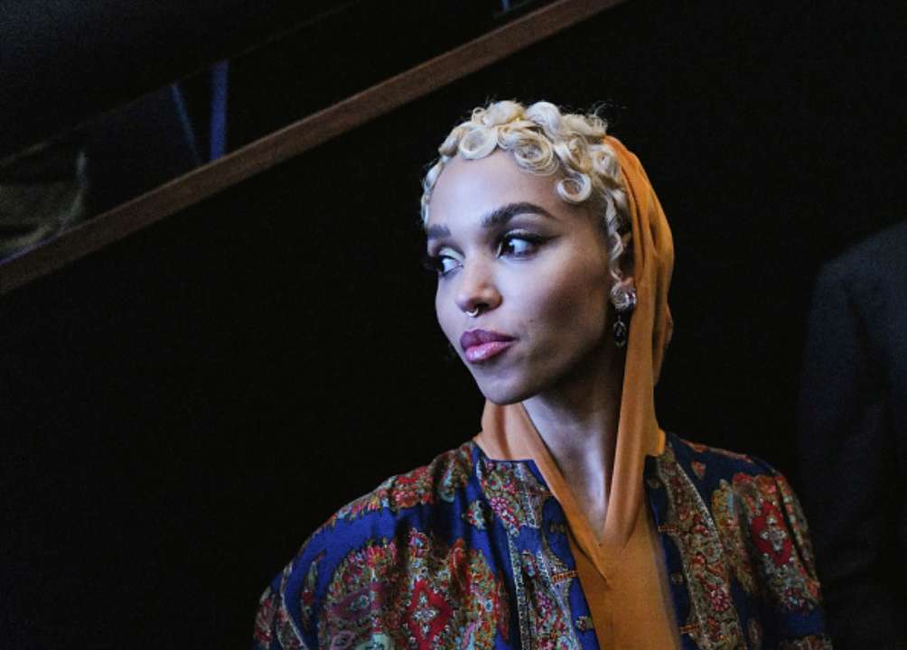 Фірмові танці і нестримні сльози: FKA twigs і The Weeknd випустили спільну пісню