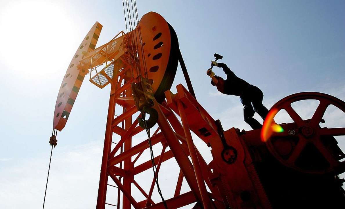 Україна вимагає повного ембарго на російську нафту та газ/Фото: Getty Images Україна вимагає повного ембарго на російську нафту та газ