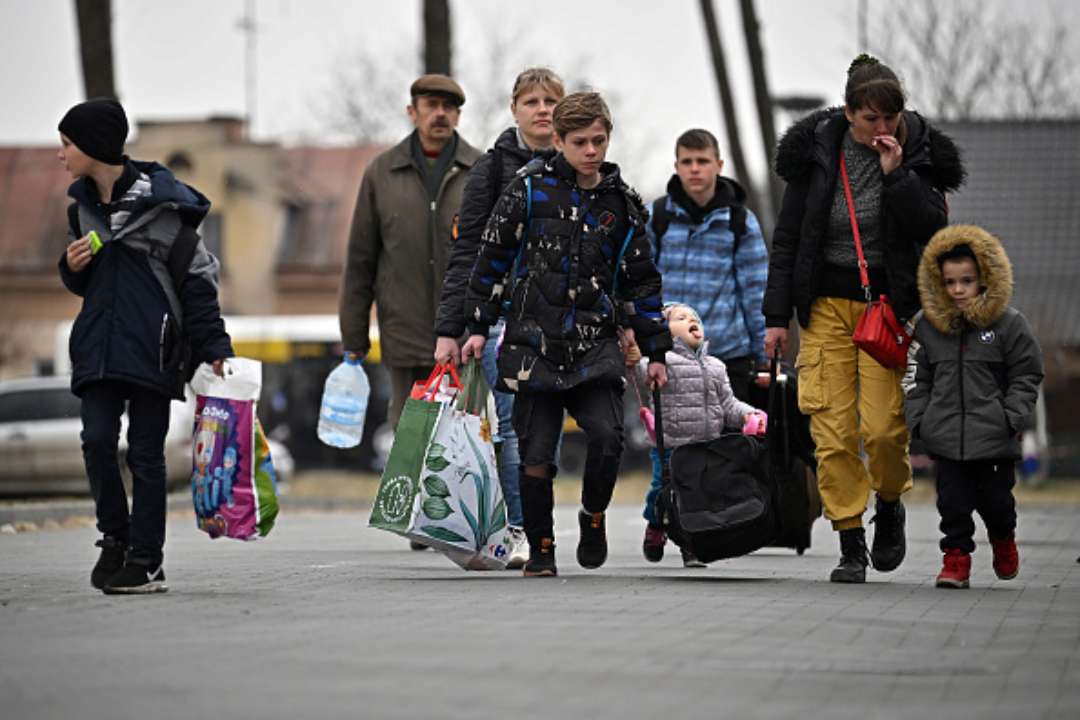 З України виїхали понад 14,5 мільйона людей від 24 лютого/Фото: Jeff J Mitchell/Getty Images Уповноважений з прав людини розповів, скільки українців втекли від війни за кордон