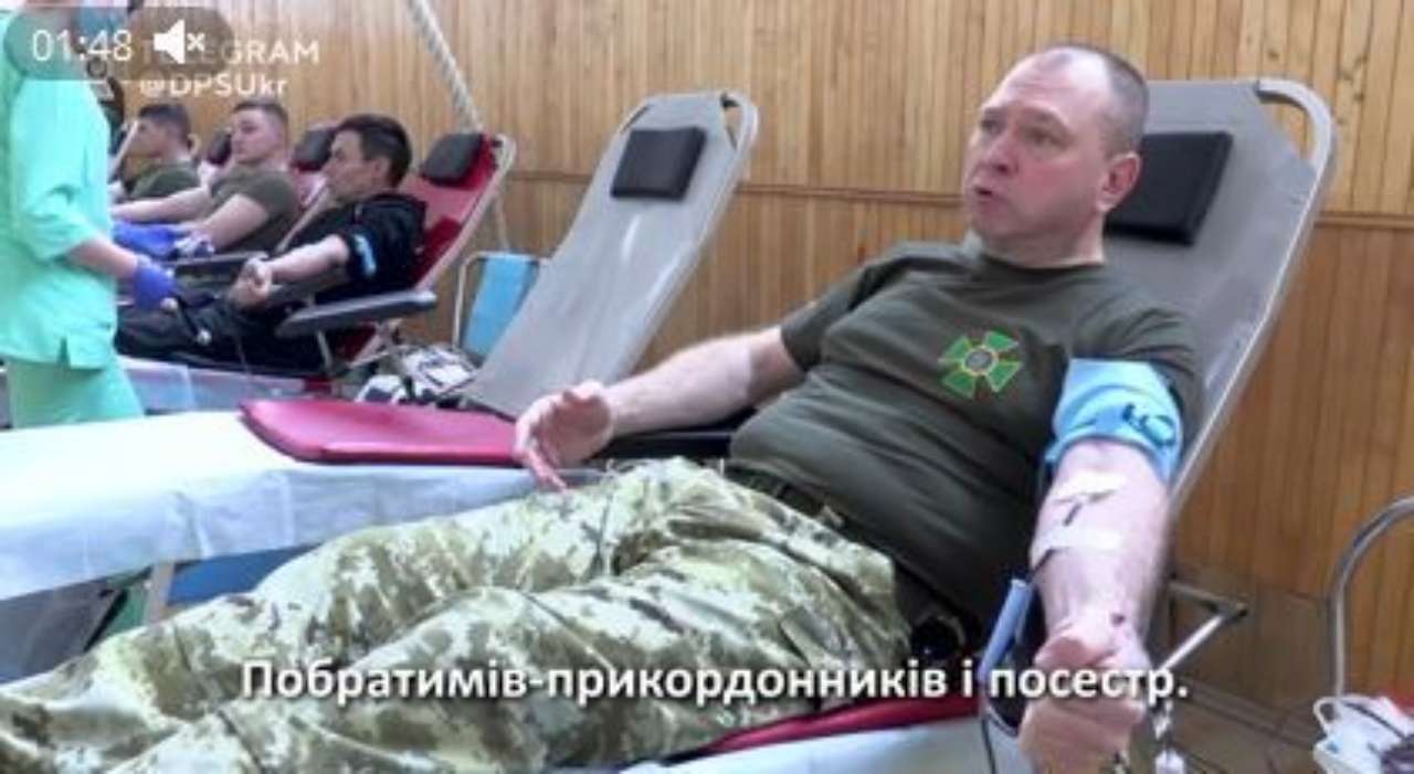 Среди тех, кто сегодня стал донором, были глава ГПСУ и защитники Мариуполя Среди тех, кто сегодня стал донором, были глава ГПСУ и защитники Мариуполя