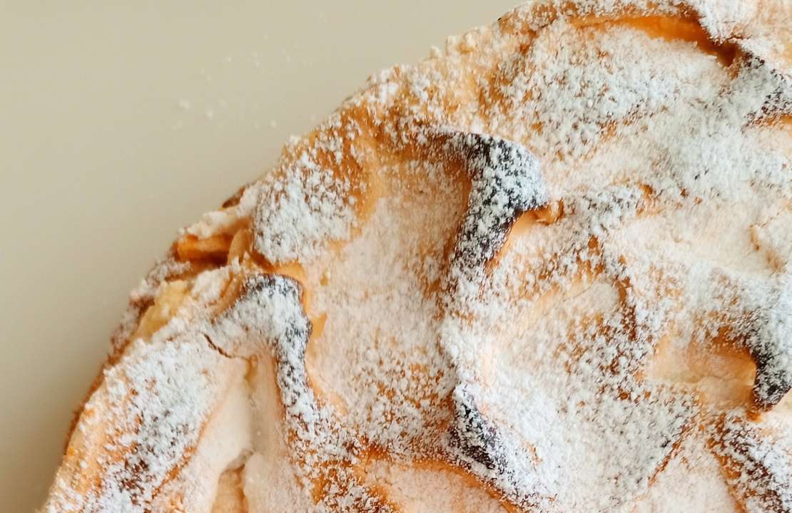 Готовим ароматную шарлотку с хрустящей корочкой. Видеорецепт