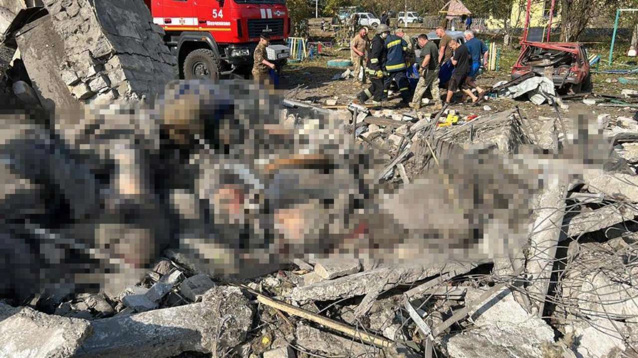 ООН заявила, что рф нанесла ракетный удар по Грозе Харьковской области/Фото: Харьковская ОВА/Telegram Руины после обстрела поселка Гроза