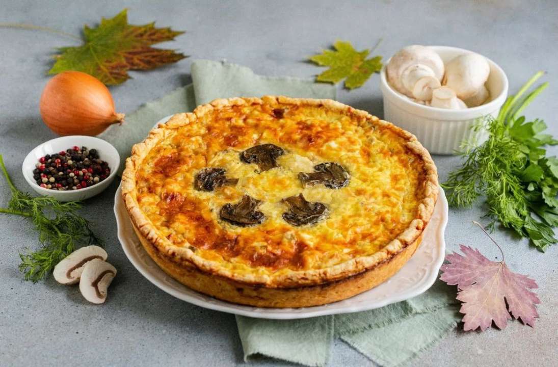 Традиційний французький кіш з куркою та грибами/Фото: man_darinka.food Традиційний французький кіш з куркою та грибами