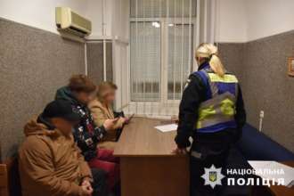 Полиция установила личности юношей, которые перекрыли движение в Киеве / Фото: Нацполиция Полиция установила личности юношей, которые перекрыли движение в Киеве