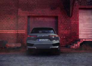 BMW розробила кросовер, який миттєво змінює колір кузова/Фото: BMW BMW