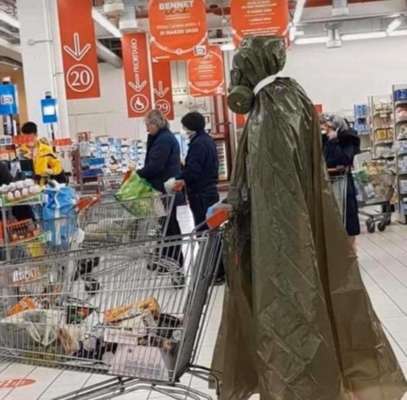 Підбірка кумедних фото, на яких люди знаходять альтернативу медичним маскам/Фото із соціальних мереж Кумедні фото людей, які вирішили використати як захисну маску підручні засоби