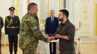 Маляр розкрила фейки пропагандистів про президента і головнокомандувача / Фото: Freepik Залужний і Зеленський