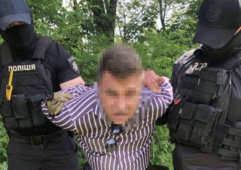 Аби врятувати життя чоловікові, поліцейські у кілька етапів провели спецоперацію Аби врятувати життя чоловікові, поліцейські у кілька етапів провели спецоперацію