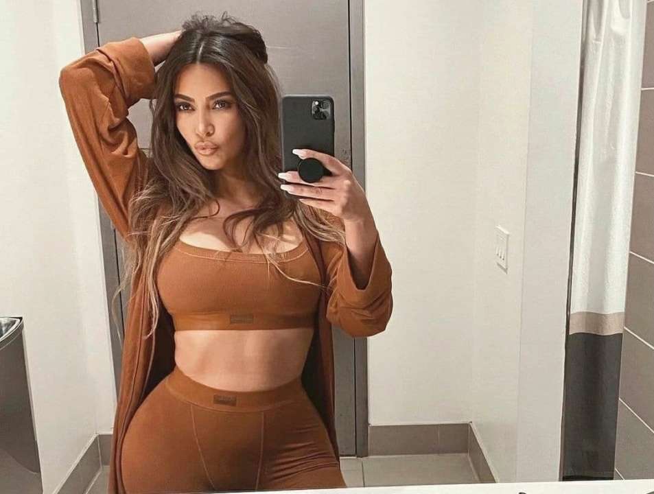 Фото: Instagram/Автор — kimkardashian Спала з відкритим ротом: новий знімок Кім Кардаш'ян розсмішив мережу