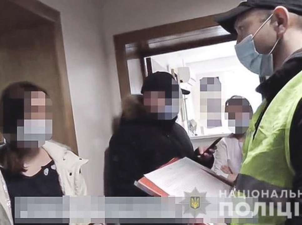 Полиция Киева разоблачила лабораторию, которая выдавала поддельные COVID-сертификаты