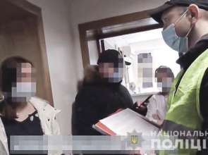 UA.KyivPolice Поліція Києва викрила лабораторію, яка видавала підроблені COVID-сертифікати