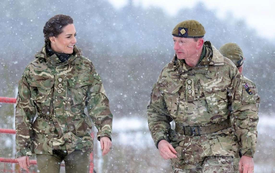 Кейт Міддлтон зустрілася з військовими/Фото: princeandprincessofwales/Instagram Кейт Міддлтон у камуфляжі зустрілася з військовими, які тренують ЗСУ
