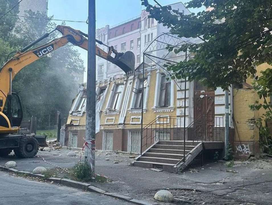 Об этом сообщил активист Дмитрий Перов
