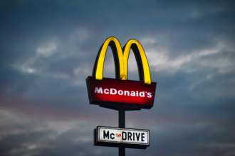Фото: Unsplash/Автор - Jurij Kenda McDonald's змінює дизайн упаковок