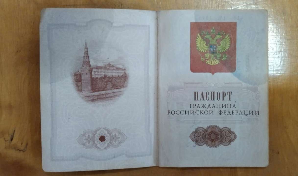 Российские военные массово выбрасывают документы и убегают/Фото: Facebook/Kommander.nord "Сильнейшая армия мира": оккупанты массово выбрасывают документы и убегают из Черниговской области