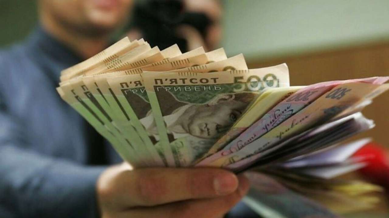Деньги от государства: появилась аналитика "Сколько людей получает деньги от государства?"