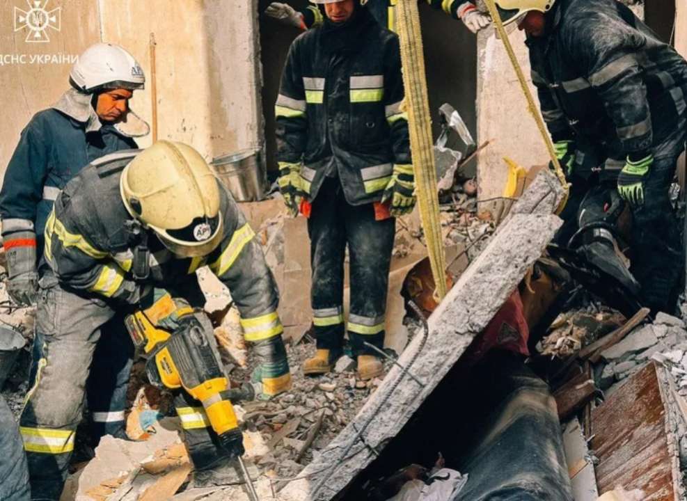 Десятеро громадян загинули унаслідок атаки дронів на Одесу 2 березня. Фото: ДСНС України обстріл одеси 2 березня