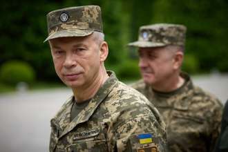 Фото: commons.wikimedia.org Декілька днів поспіль працюю у частинах, які ведуть бойові дії на Харківщині — Сирський