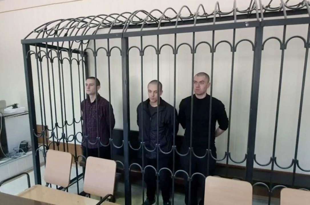 Трьох українських військовополонених "днр" заточила в колонію за зруйнований міст під час боїв
