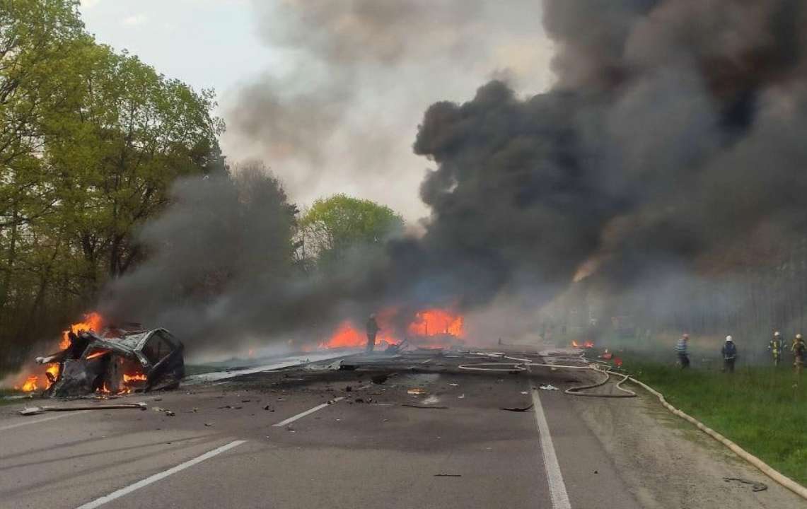В Ровенской области микроавтобус столкнулся с бензовозом/Фото: Telegram/Автор: Полиция Ровенской области ДТП