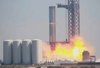 Ракета Super Heavy Booster 7 взорвалась на стартовой площадке SpaceX/Фото: скриншот из видео SpaceX