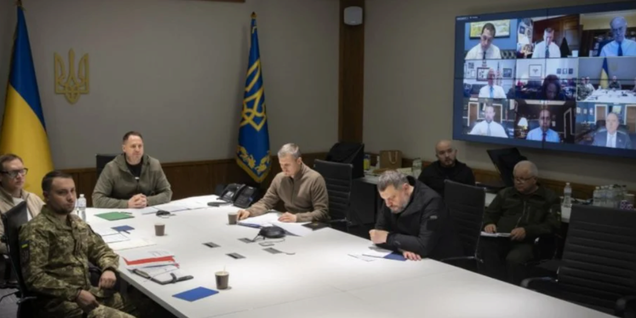 Андрій Єрмак разом з помічниками на онлайн-зустрічі