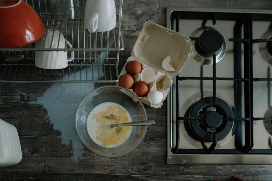 Масляна: як після готування млинців зберегти кухню чистою і легко відмити жирні сліди