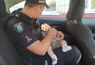Едва не уронили малыша: полицейские привлекли к ответственности родителей 7-месячного мальчика Едва не уронили малыша: полицейские привлекли к ответственности родителей 7-месячного мальчика