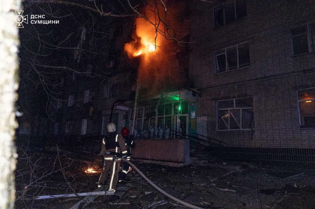 Усю ніч рятувальники ліквідовували наслідки ворожої атаки по Сумах Одеська та Хмельницька області постраждали від ворожих "шахедів": наслідки атак 06.03.2024